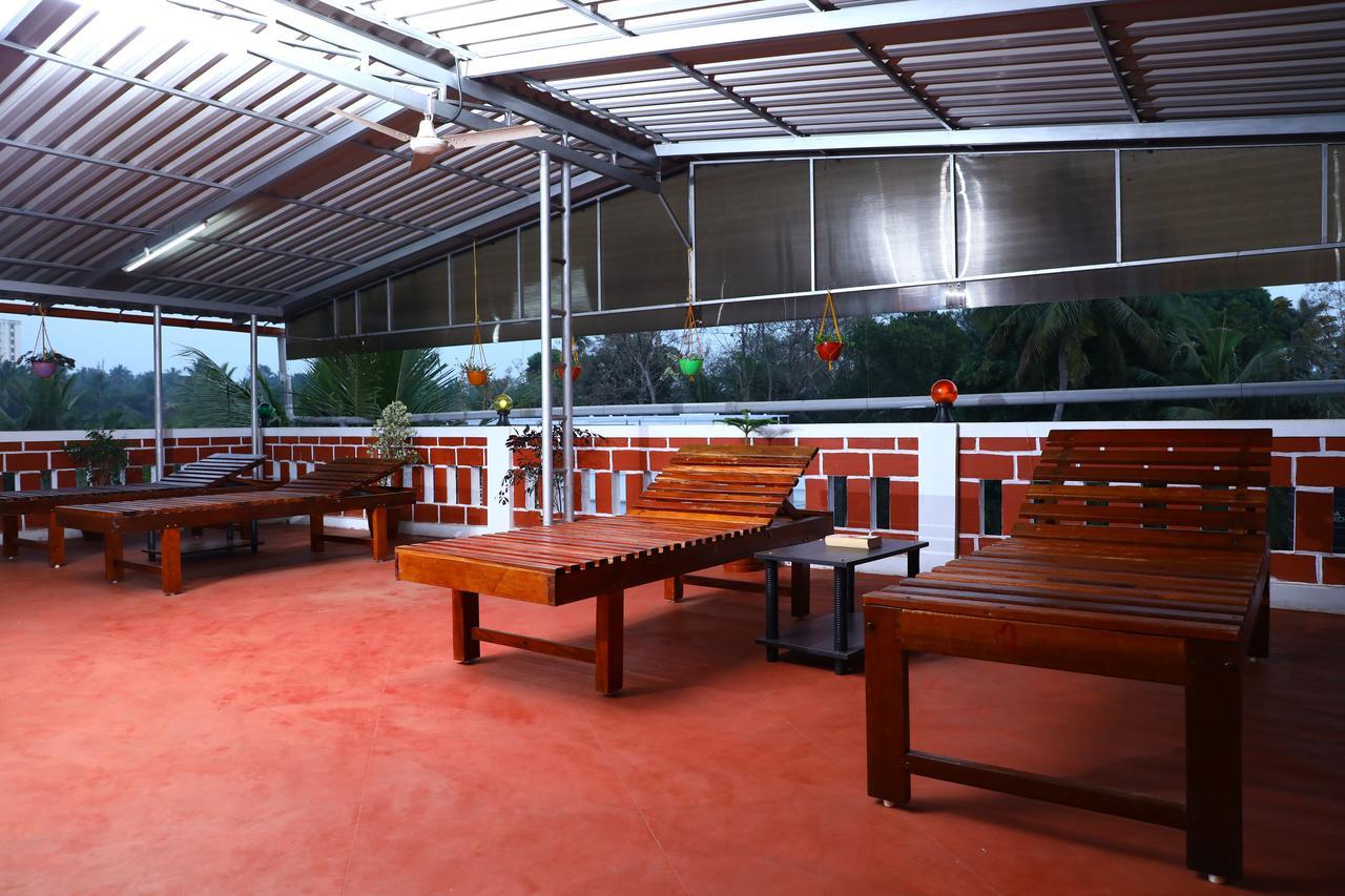 Cbr Ayurhealth Appartement Kannur Buitenkant foto